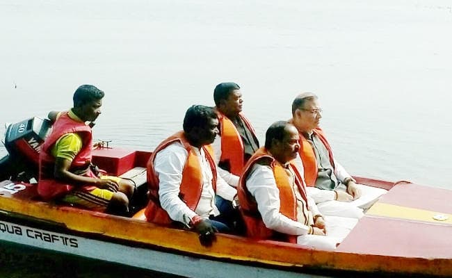 रामगढ़ दौरे पर रघुवर दास, पतरातू डैम में किया नौका विहार, आप भी देखिये VIDEO