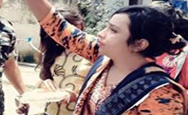 रांची की बेटी राफिया नाज के समर्थन में आये योग गुरु बाबा रामदेव और सिंगर सोनू निगम