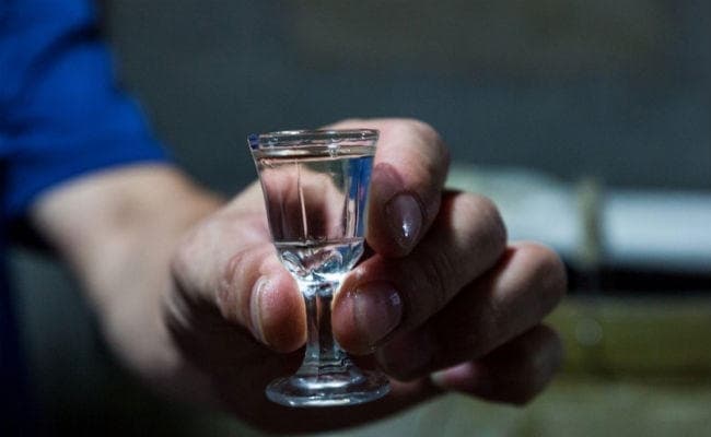 एक लाख रुपये में जिंदगी भर शराब पिलायेगी यह कंपनी...!