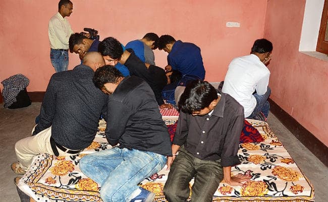 बिहार : दूसरे अभ्यर्थी की जगह परीक्षा देनेवाले 27 धराये