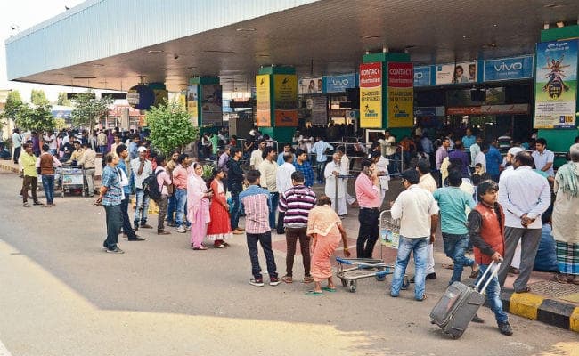 विक्रमशिला 13, संपूर्ण क्रांति एक्सप्रेस 11 घंटे विलंब, यात्री परेशान, इधर साफ मौसम के बाद भी देर से उड़े 12 विमान