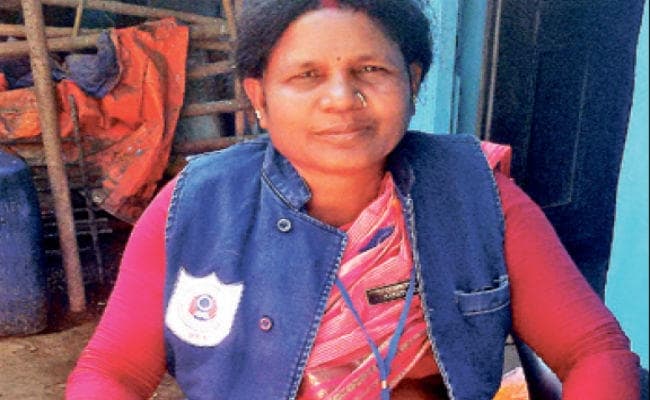 झारखंड : कैंसर का दर्द भूल कर दूसरों के दुख बांट रहीं बसंती