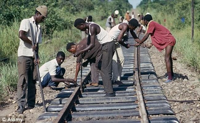 कांगो में ईंधन लेकर जा रही ट्रेन पटरी से उतरी, 33 लोगों के मारे जाने की आशंका