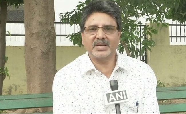 संस्कृत के प्रोफेसर ने पत्नी को व्हाट्‌सएप पर दिया ‘ट्रिपल तलाक’