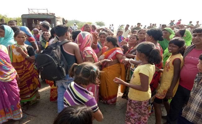 सेल्फी ले रही थी युवती, गिर गयी कूलिंग पांड में