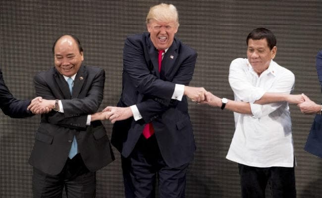 ओबामा के बारे में अपशब्द कहने वाले रोद्रिगो दुतेर्ते ने डोनाल्ड ट्रंप का क्यों किया भव्य स्वागत?