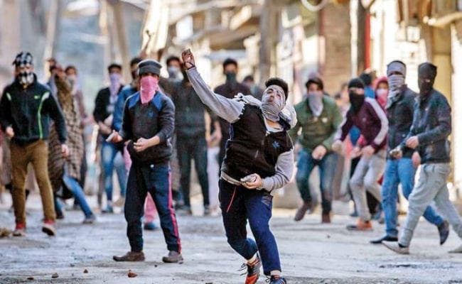 जम्‍मू-कश्मीर के DGP ने किया दावा, 2017 में पथराव की घटनाओं में आयी 90 फीसदी की कमी