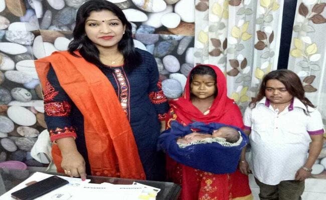 बौने दंपती के घर आयी नन्ही परी, तीन फुट नौ इंच की महिला ने दिया बच्ची को जन्म