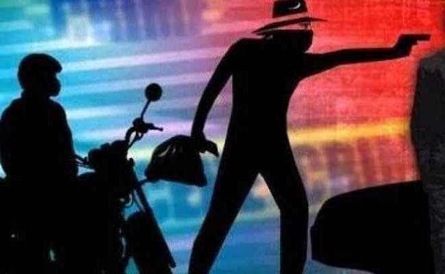 बिहार : फेसबुक पर बने दोस्त को बुला मारी गोली, लूटपाट