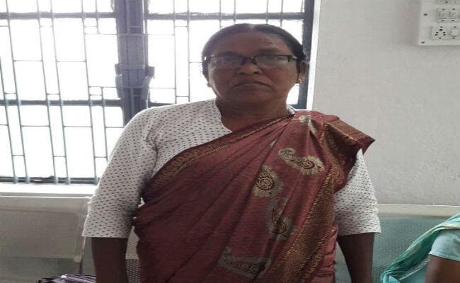 एसीबी ने बीईओ हेलेन मरांडी को घूस लेते पकड़ा