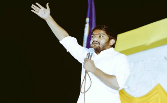 गुजरात की राजनीति में जारी है सीडी का गंदा खेला, आज फिर आया हार्दिक पटेल का विवादस्पद वीडियो