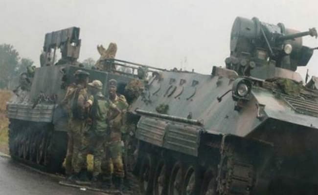 तख्ता पलट का अंदेशा, जिम्बाब्वे की सेना सड़क पर