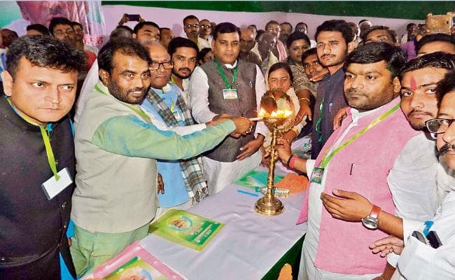 बिहार : जदयू ने 10 जिलों से शुरू किया मिशन 2019, वशिष्ठ ने कहा, सरकार विकास के नये आयाम गढ़ रही