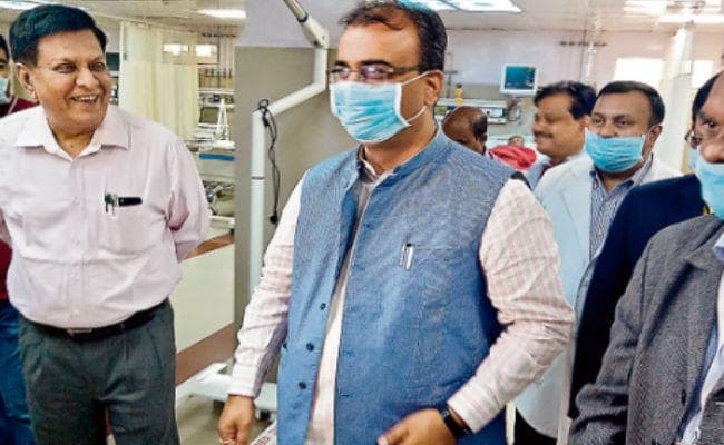 BIHAR : पीएमसीएच पहुंचे स्वास्थ्य मंत्री, कहा, 10 दिनों में अस्पतालों में मिलने लगेंगी दवाएं