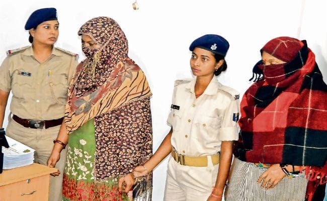 बिहार शौचालय घोटाला : एनजीओ की अध्यक्ष और कोषाध्यक्ष गिरफ्तार, तीन अन्य भी पकड़े गये