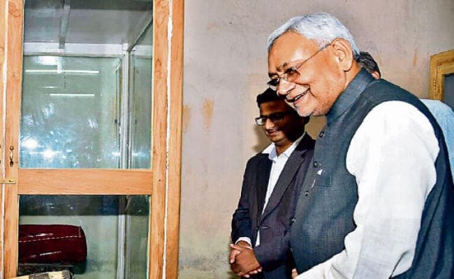 बिहार : नीतीश ने दरभंगा में दो म्यूजियमों का किया निरीक्षण कहा, इतिहास के प्रति उत्सुकता बढ़ाना जरूरी