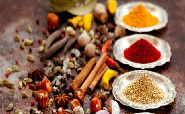 टमाटर के बाद मसालों ने बिगाड़ा सब्जियों का जायका, 40 फीसदी हुए महंगे, जानें क्यों गड़बड़ हो रहा किचन का बजट