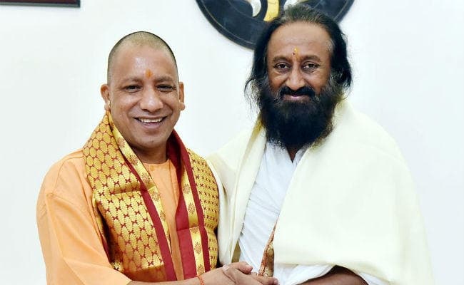 राम मंदिर पर सरगर्मी तेज, आज राम की नगरी अयोध्या पहुंचेंगे श्री श्री