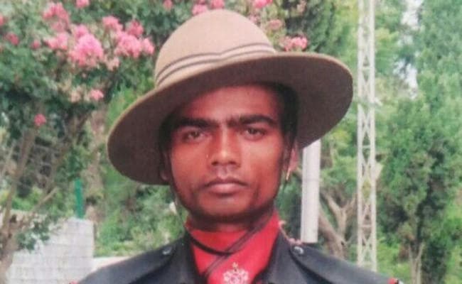 20 नवंबर को चान्हो आने वाले थे जयप्रकाश, 5 दिन पहले आ रही लाश, जानें जवान के व्यक्तिगत जीवन से जुड़ी 7 खास बातें 20 नवंबर को चान्हो आने वाले थे जयप्रकाश, 5 दिन पहले आ रही लाश, जानें जवान के व्यक्तिगत जीवन से जुड़ी 7 खास बातें