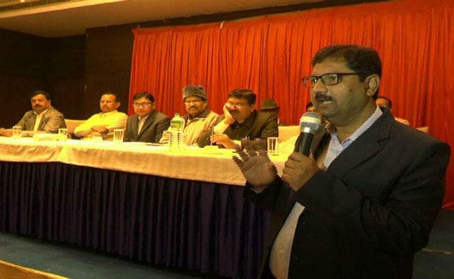 घूस लेते धराये थे सीओ, समर्थन में उतरा प्रशासनिक सेवा संघ, सामूहिक अवकाश में जाने का फैसला