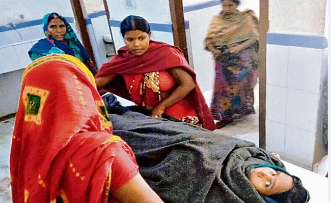 बिहार : अस्पताल में नहीं मिला बेड, शौचालय में जना बच्चा