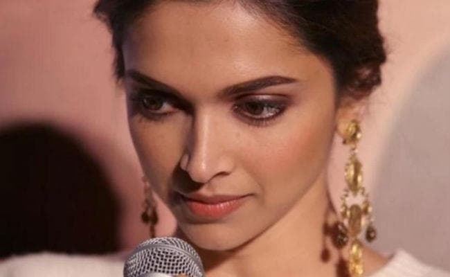 करणी सेना की धमकी के बाद दीपिका की सुरक्षा बढ़ायी गयी