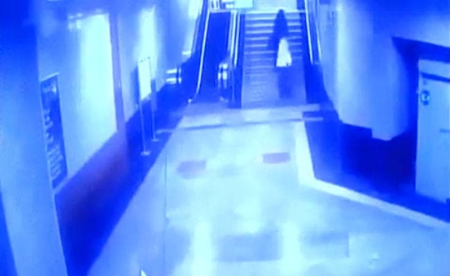 दिल्ली के ITO मेट्रो स्टेशन पर महिला पत्रकार के साथ छेड़छाड़, वीडियो वायरल