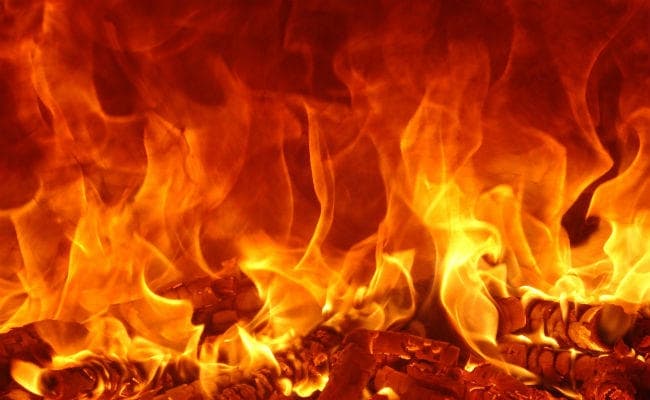कैमरुन की संसद में लगी भीषण आग, कोई हताहत नहीं लेकिन भारी नुकसान