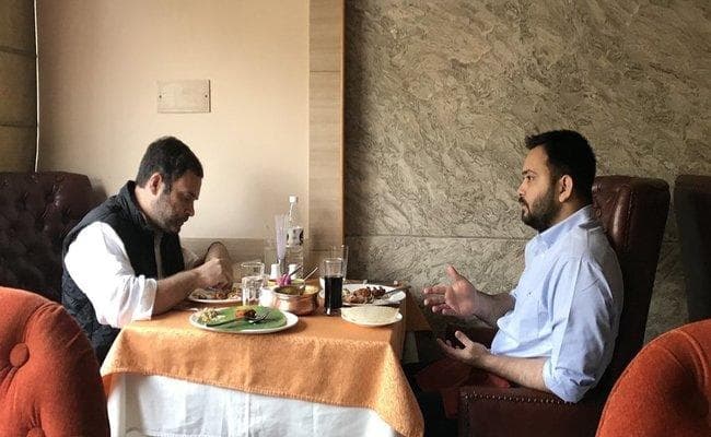 बिहार की सियासत में तेजस्वी का बढ़ता कद और राहुल गांधी के साथ लंच के मायने, पढ़ें