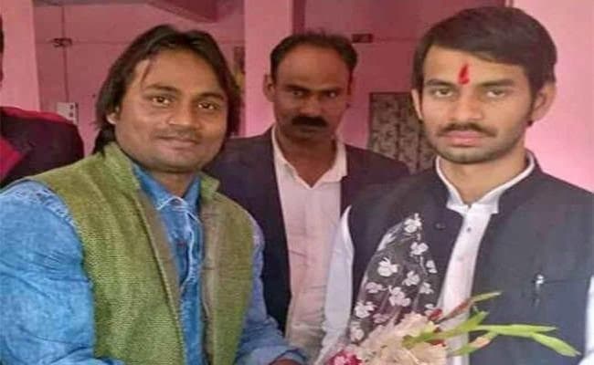 पत्रकार हत्याकांड: सुप्रीम कोर्ट ने तेज प्रताप यादव की तस्वीरों पर सीबीआई से मांगी रिपोर्ट