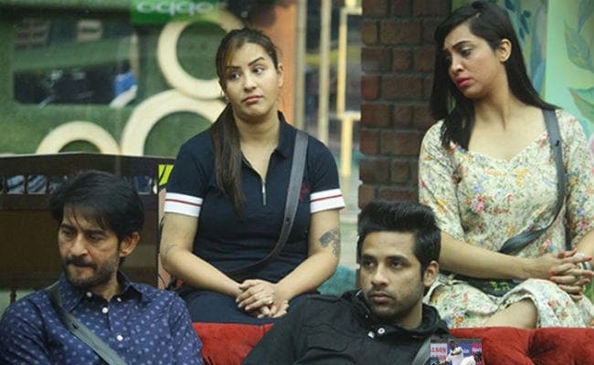 Bigg Boss 11: 17 Nov: हीना-बंदिगी-बेनाफ्शा का पूल डांस, शिल्‍पा-आकाश-लव कालकोठरी में बंद