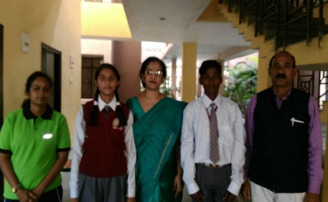 CBSE एथलेटिक्स मीट में भाग लेने के लिए रवाना हुए ब्रिजफोर्ड के दो विद्यार्थी प्रह्लाद लकड़ा-अंशुप्रिया