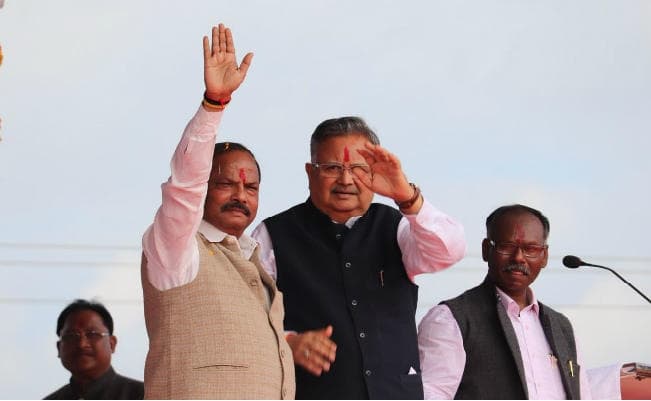 गुमला में धर्मांतरण पर रघुवर ने फिर दागे तीर, रमन सिंह के साथ मंच साझा करने के क्या हैं मायने?