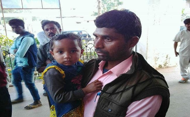 नर्स ने कहा - खुद लगा लो ऑक्सीजन, पति ने ऑक्सीजन लगाया, थोड़ी देर बाद नर्स ने निकाल दी, मर गयीं महिला