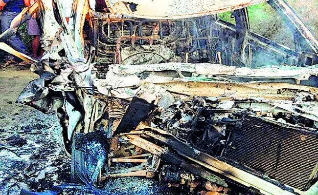 टक्कर से कार में लगी आग, जिंदा जल गये गया के शिक्षक, मातम में बदली बेटे के तिलकोत्सव की खुशियां