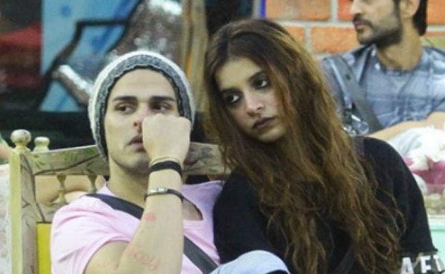 Bigg Boss 11: 20 Nov: घर से बेघर हुईं बेनाफ्शा, बाहर आते ही प्रियांक के बारे में कह दी ये बात