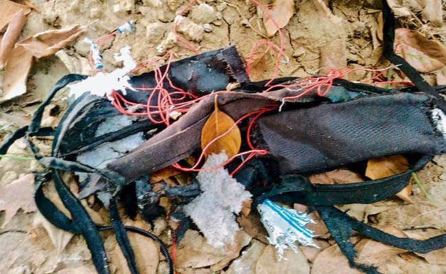 बिहार : बम बना रहे अपराधी की धमाके में मौत