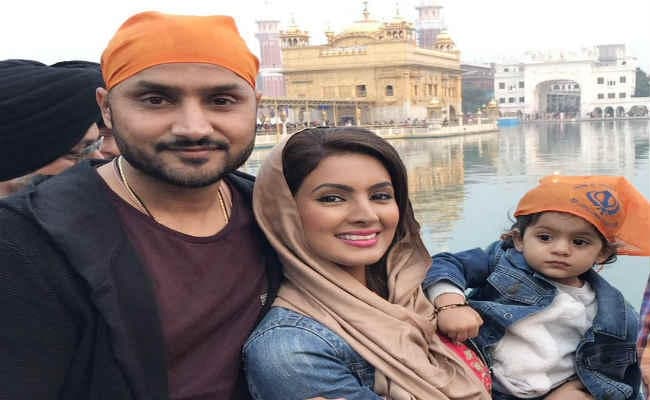 सौरव गांगुली से हो गयी बहुत बड़ी गलती, हरभजन सिंह से मांगनी पड़ी माफी