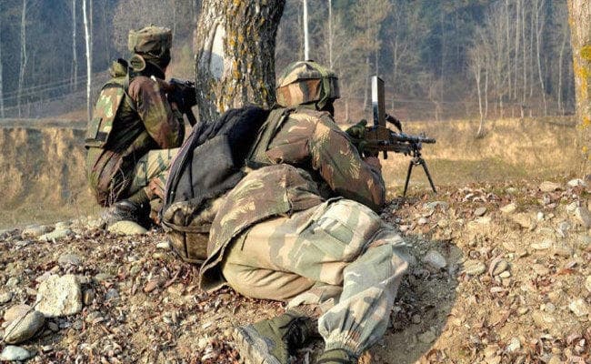 कश्मीर : मुठभेड़ में एक जवान शहीद, लश्कर के तीन आतंकी ढेर, अलकायदा के तीन गिरफ्तार