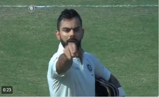 श्रीलंका के खिलाफ खेले गये मैच में कोहली ने अपने शतक से पहले शास्त्री को किया इशारा और फिर...