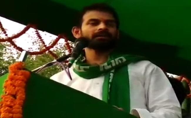 #VIDEO : औरंगाबाद में तेज प्रताप ने सुशील मोदी को दी धमकी, कहा- घर में घुस कर मारेंगे, क्षमा मांगे लालू : मोदी