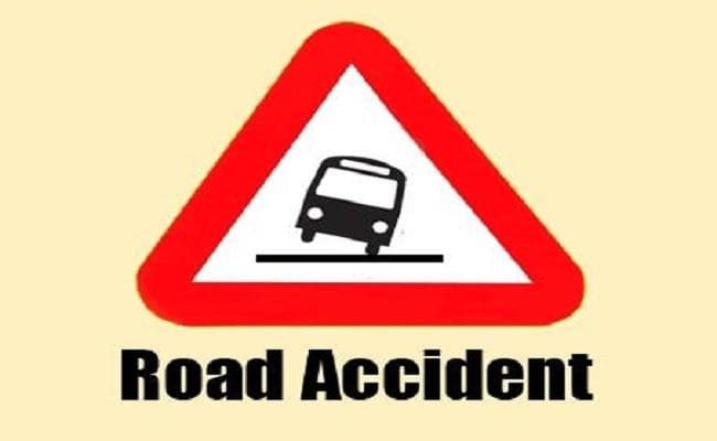 यूपी : ट्रैक्टर ट्राली पलटने से 2 बच्चों की मौत, 22 घायल