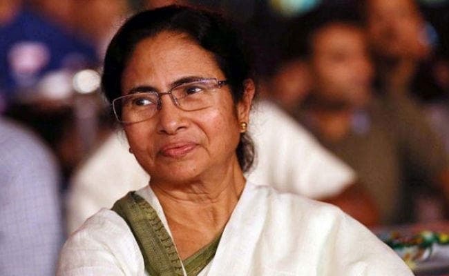 ''पद्मावती'' की टीम को बंगाल आमंत्रित करेंगे: ममता बनर्जी