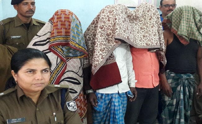 झारखंड निवासी बैंक कर्मी की गला रेत कर हत्या, मोबाइल-लैपटॉप के साथ शव को जमीन में गाड़ा, आरोपित गिरफ्तार