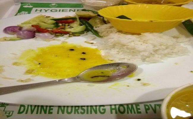 OMG : कोलकाता के एक निजी अस्पताल के खाने में निकला कनगोजर, थाने में शिकायत दर्ज