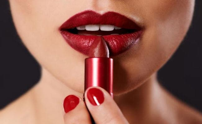 सर्दियों में लगाने चाहिये कौन से लिपिस्टिक शेड, यहां पढ़ें