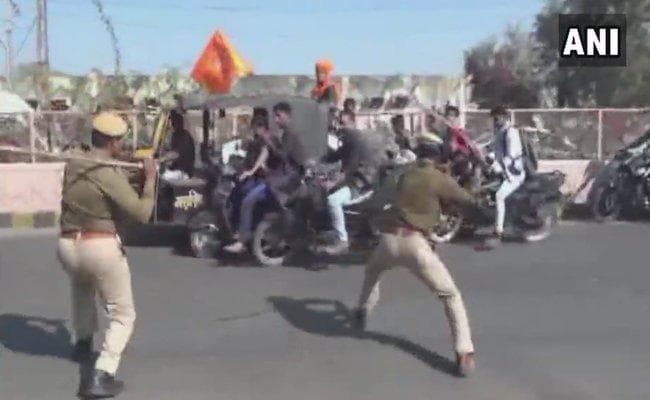 पद्मावती के विरोध में करणी सेना का गुड़गांव और भीलवाड़ा में प्रदर्शन, पुलिस ने भांजी लाठियां