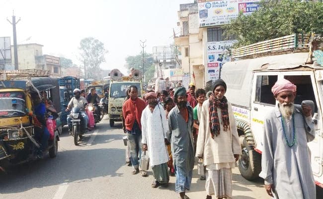 Koderma : झुमरीतिलैया में भिखारियों ने निकाला जुलूस, सरकार के खिलाफ किया गुस्से का इजहार, जानें क्या है मामला