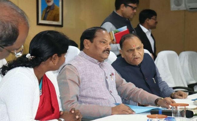 पढ़े - लिखे लोग भी कानून तोड़ते हैं और फोन करवाते हैं : रघुवर दास