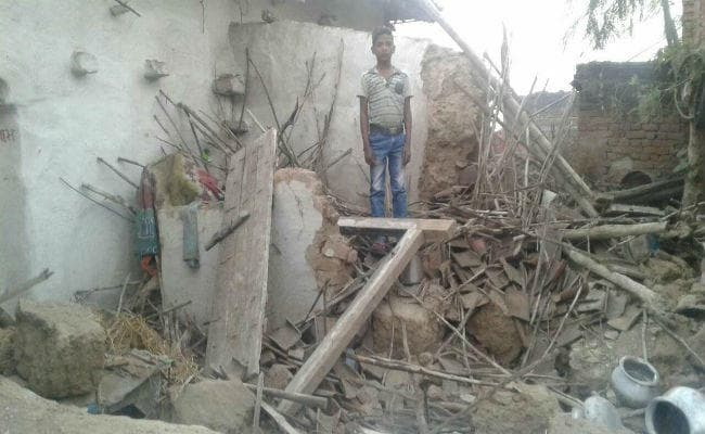 घर वापस लौटा तो अपना सारा परिवार को घर के मलबे में दबा पाकर बेहोश हो गया